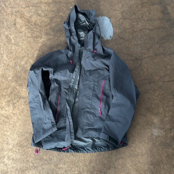 Patagonia Gortex bibs and jacket. Like new - Picture 10 of 11